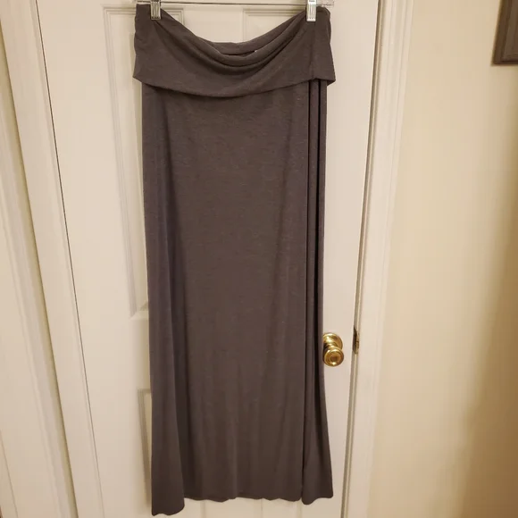 Old Navy Tall woman's long / maxi skirt size medium tall - Picture 2 of 8